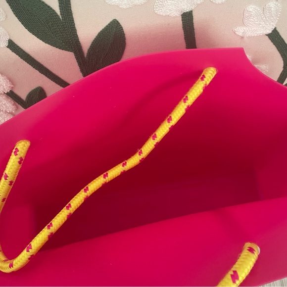 Sol de Janeiro exclusive Rio radiance tote shocking pink - Picture 5 of 6